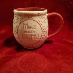 Large TAG Coffee Soup Mug “Mom’s Make Life Beautif